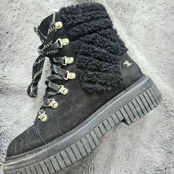 CHANEL black boots - Picture 2 of 10